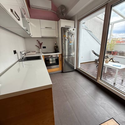 Vermietung einer Maisonette-3-Zimmer-Wohnung mit Stadtblick, 90 m², Belgrad, Serbien